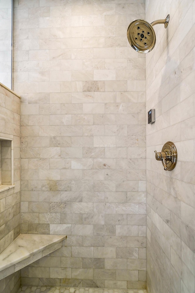401 Warrenpoint Ln, Pataskala, OH 43062 - full bath featuring tiled shower