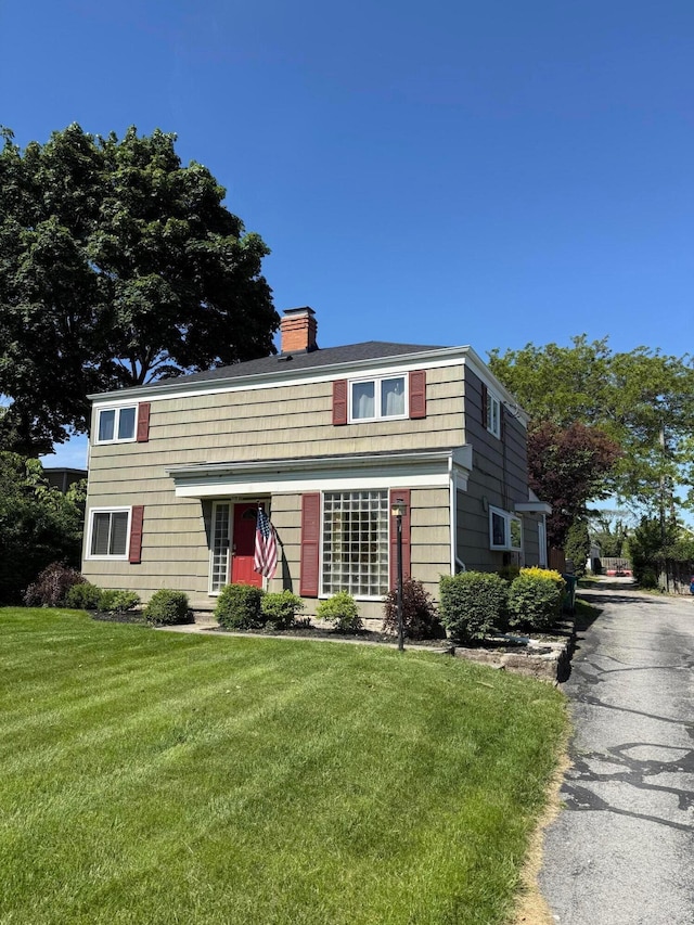 2010 S Main St, Findlay, OH 45840 - view of front facade with a chimney and a front lawn