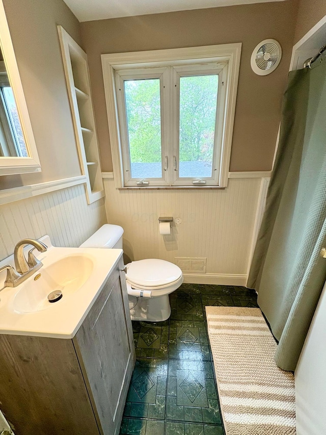2010 S Main St, Findlay, OH 45840 - bathroom featuring wainscoting, toilet, vanity, and a shower with curtain