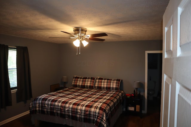 1131 Campbell St, Washington Court House, OH 43160 - bedroom featuring wood finished floors, baseboards, a textured ceiling, and ceiling fan