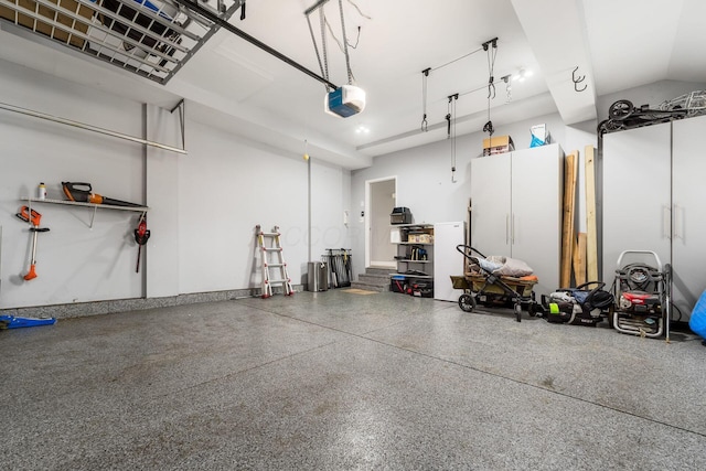 6458 Tallman Ct, Canal Winchester, OH 43110 - garage featuring a garage door opener