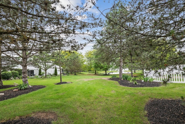 1994 Hoadley Dr Unit 7C, Columbus, OH 43228 - view of green lawn