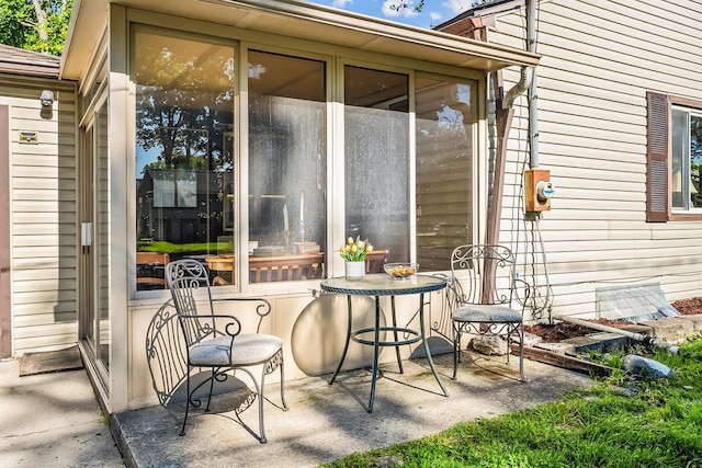 225 W Heffner St, Delaware, OH 43015 - view of patio