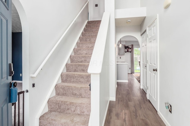 2535 Linbaugh Rd, Grove City, OH 43123 - stairway featuring arched walkways, wood finished floors, and baseboards