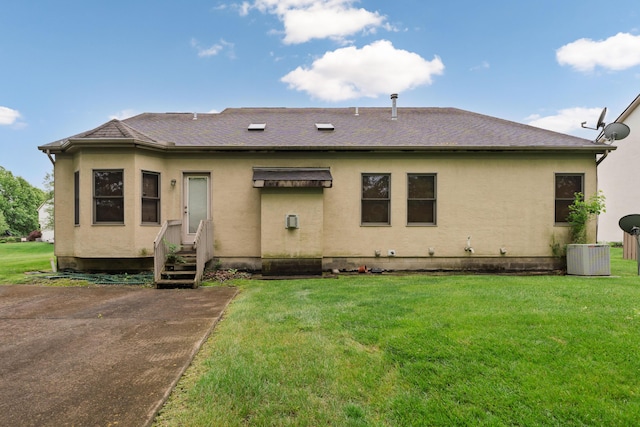 7415 Sand Spurrey Ct, Westerville, OH 43082 - view of front facade featuring a front lawn, stucco siding, central AC, and a shingled roof