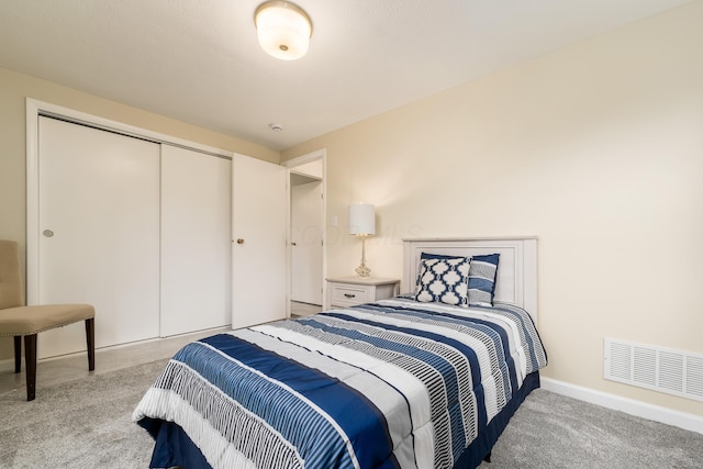 1419 Hentz Dr, Reynoldsburg, OH 43068 - bedroom featuring carpet, a closet, and baseboards