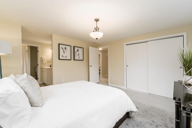 1419 Hentz Dr, Reynoldsburg, OH 43068 - carpeted bedroom with a closet and ensuite bathroom