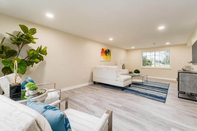 1419 Hentz Dr, Reynoldsburg, OH 43068 - living room featuring wood finished floors, baseboards, and recessed lighting