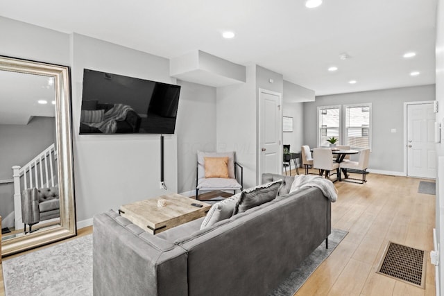 369 S 17th St, Columbus, OH 43205 - living area featuring recessed lighting, light wood-style flooring, and baseboards