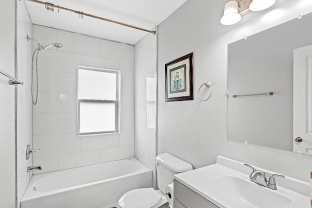 369 S 17th St, Columbus, OH 43205 - full bathroom with vanity, toilet, and washtub / shower combination