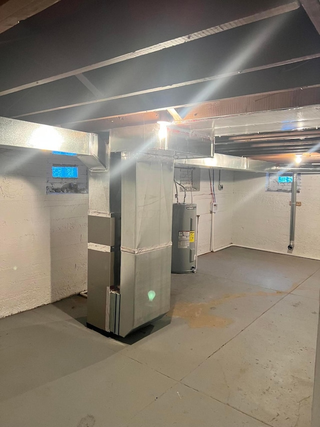 369 S 17th St, Columbus, OH 43205 - unfinished basement with water heater and heating unit