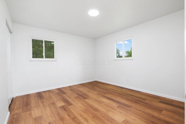 215 Stockbridge Rd, Columbus, OH 43207 - unfurnished room featuring baseboards and light wood-style floors