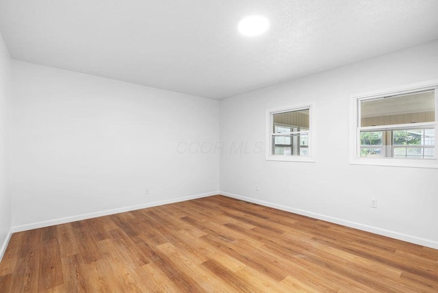 215 Stockbridge Rd, Columbus, OH 43207 - empty room featuring baseboards and light wood-style floors