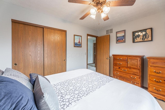 2643 Westrock Dr, Hilliard, OH 43026 - carpeted bedroom with a closet, ceiling fan, and a textured ceiling