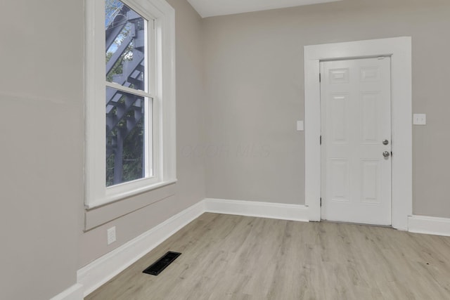 358 Saint Clair Ave, Columbus, OH 43203 - unfurnished room featuring light wood-style floors and baseboards