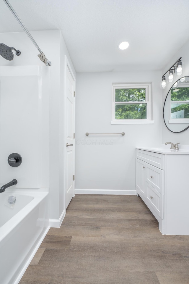 26 Crabtree Ct, Howard, OH 43028 - full bath featuring vanity, shower / bath combination, wood finished floors, recessed lighting, and baseboards