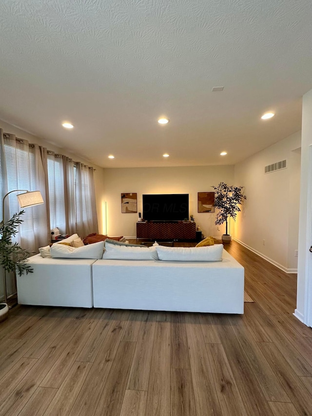 257 Whitetail Trl, Johnstown, OH 43031 - living room featuring wood finished floors, recessed lighting, and baseboards