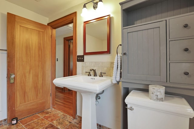 249 Blenheim Rd, Columbus, OH 43214 - bathroom with toilet, backsplash, and stone finish flooring
