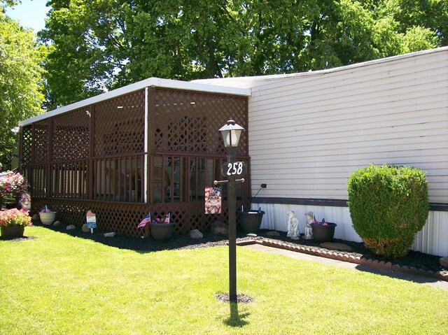 258 Timberline Dr, Circleville, OH 43113 - exterior space with a lawn