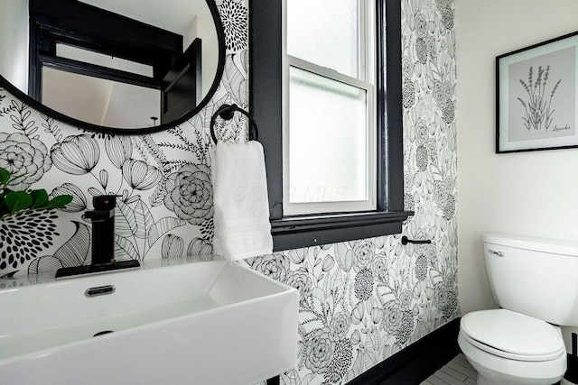 1217 Franklin Ave, Columbus, OH 43205 - bathroom with toilet and a sink