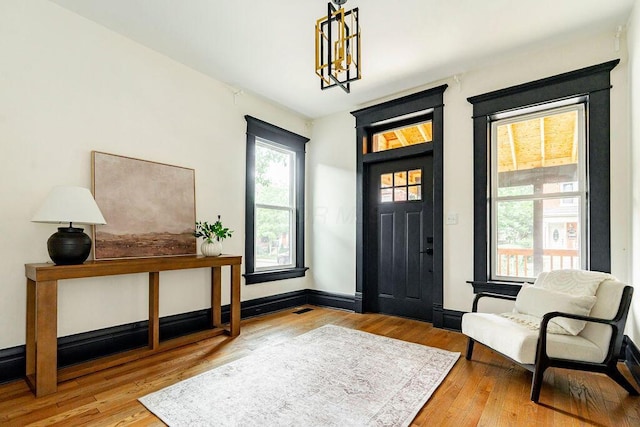 1217 Franklin Ave, Columbus, OH 43205 - entryway featuring wood finished floors and baseboards