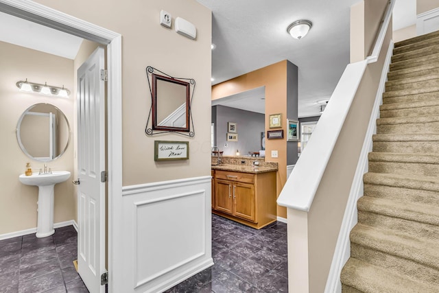 425 Westgreen Ln, Westerville, OH 43082 - photo 2