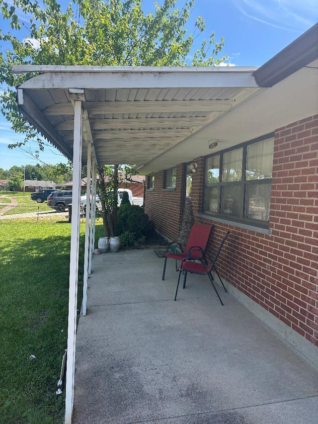 909 Stephen Dr W, Columbus, OH 43204 - view of patio / terrace