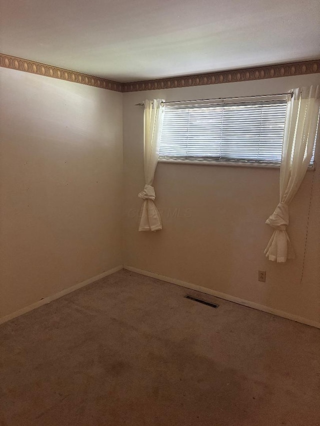 909 Stephen Dr W, Columbus, OH 43204 - carpeted spare room featuring baseboards