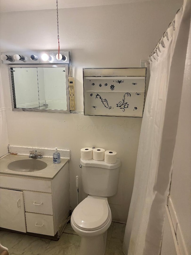 909 Stephen Dr W, Columbus, OH 43204 - full bath featuring vanity and toilet