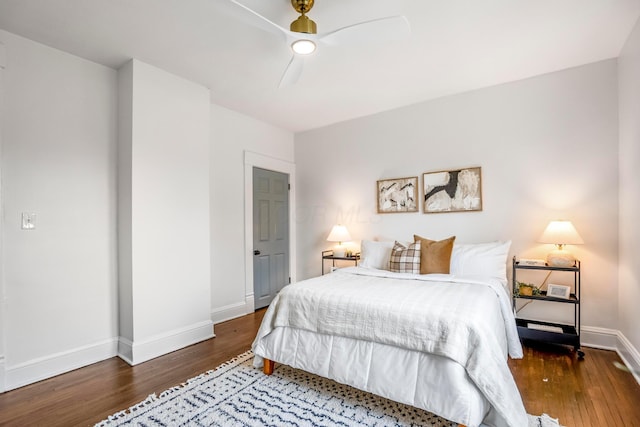 976 Oakwood Ave, Columbus, OH 43206 - bedroom with wood finished floors, baseboards, and a ceiling fan
