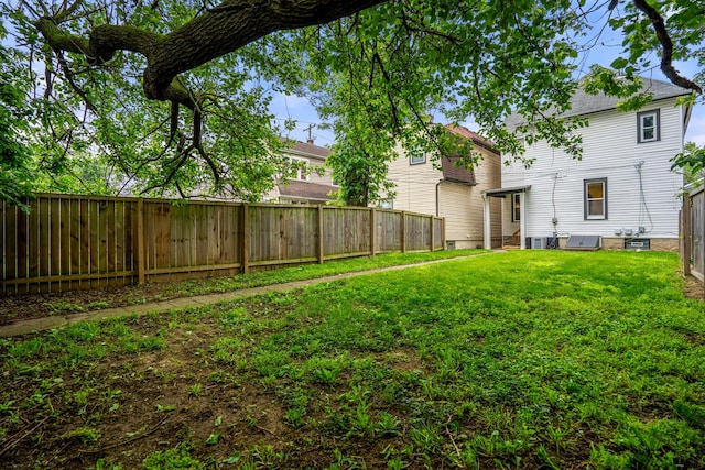 976 Oakwood Ave, Columbus, OH 43206 - view of yard featuring cooling unit