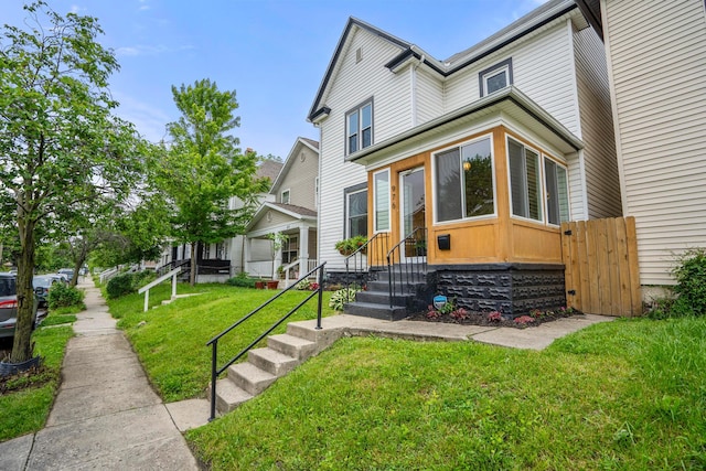 976 Oakwood Ave, Columbus, OH 43206 - view of front of home featuring a front yard