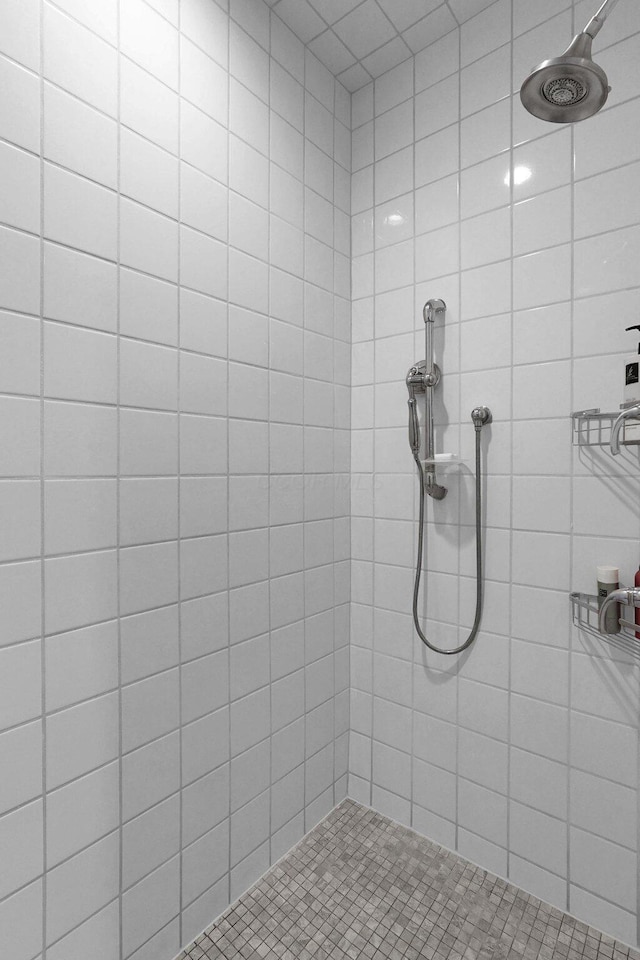 48 E 4th Ave, Columbus, OH 43201 - bathroom featuring a tile shower