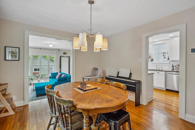 1206 Willard Ave, Columbus, OH 43212 - dining space featuring light wood-style flooring, a chandelier, and baseboards