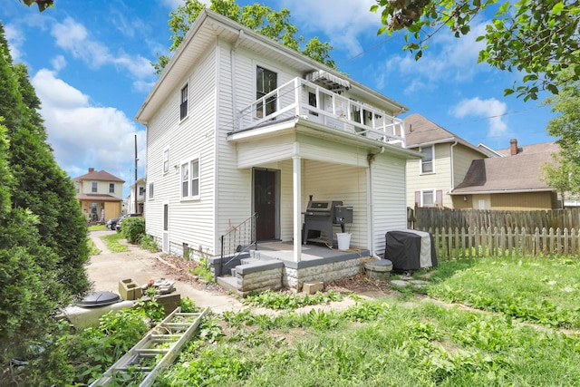 683 E 2nd St, Chillicothe, OH 45601 - rear view of house with a balcony