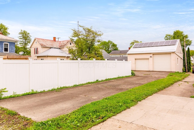 302 Oak St, Mount Vernon, OH 43050 - view of yard featuring a detached garage