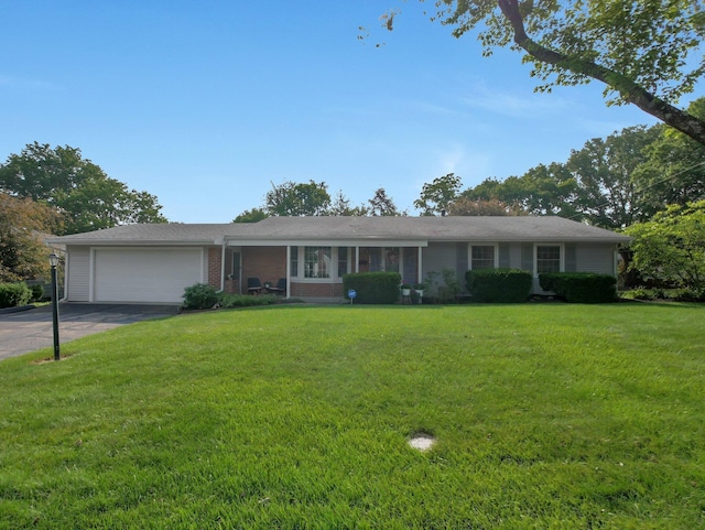 954 Circle Dr, Circleville, OH 43113 - single story home featuring driveway, a garage, a front lawn, and brick siding