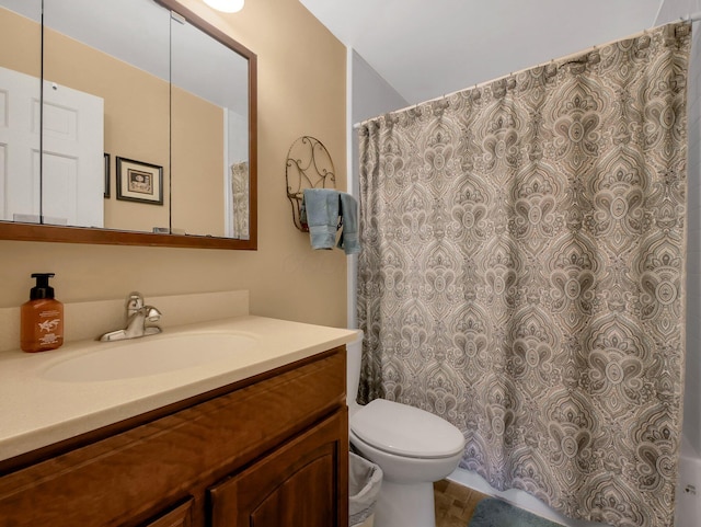 954 Circle Dr, Circleville, OH 43113 - bathroom with vanity and a shower with shower curtain