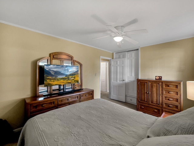 954 Circle Dr, Circleville, OH 43113 - bedroom featuring ornamental molding, a ceiling fan, a closet, and carpet