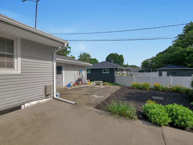 954 Circle Dr, Circleville, OH 43113 - view of yard featuring a patio area