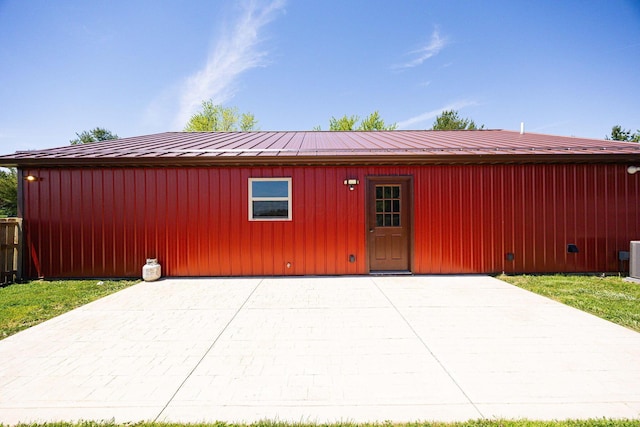 1674 Brock Rd NE, Bloomingburg, OH 43106 - view of garage
