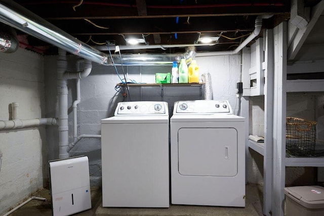 258 E Welch Ave, Columbus, OH 43207 - laundry area featuring washing machine and dryer