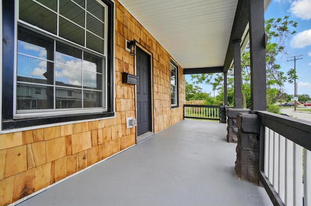 525 Saint Clair Ave, Columbus, OH 43203 - view of covered porch