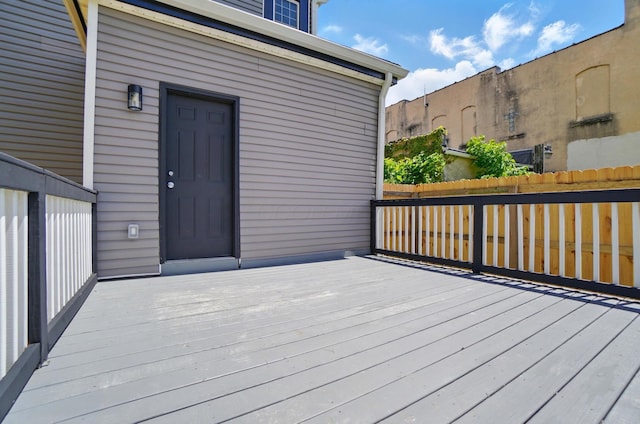 525 Saint Clair Ave, Columbus, OH 43203 - view of wooden terrace