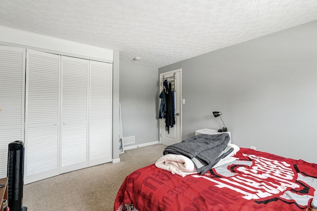 6407 Skywae Dr, Columbus, OH 43229 - bedroom with carpet floors, a closet, a textured ceiling, and baseboards