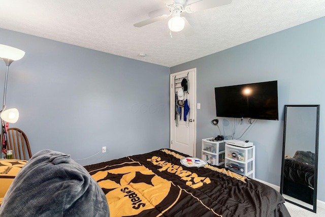 6407 Skywae Dr, Columbus, OH 43229 - bedroom featuring carpet, a textured ceiling, and a ceiling fan