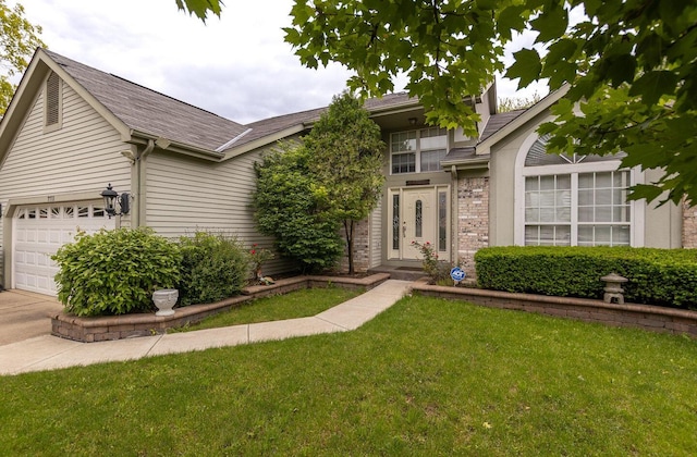 7711 Eagle Creek Dr, Pickerington, OH 43147 - ranch-style house featuring a front yard and roof with shingles