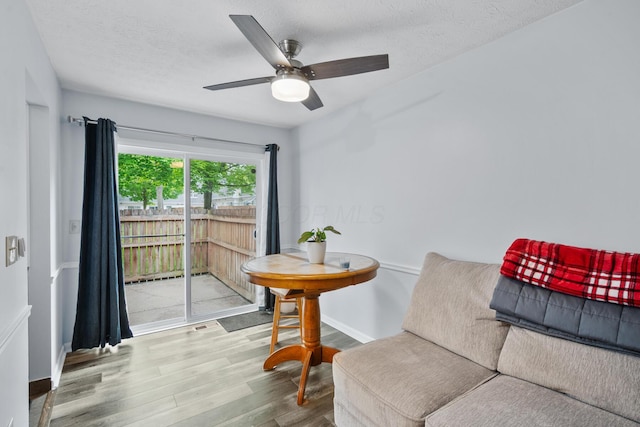 566 Harding Ln, Delaware, OH 43015 - sitting room with wood finished floors, a textured ceiling, ceiling fan, and baseboards