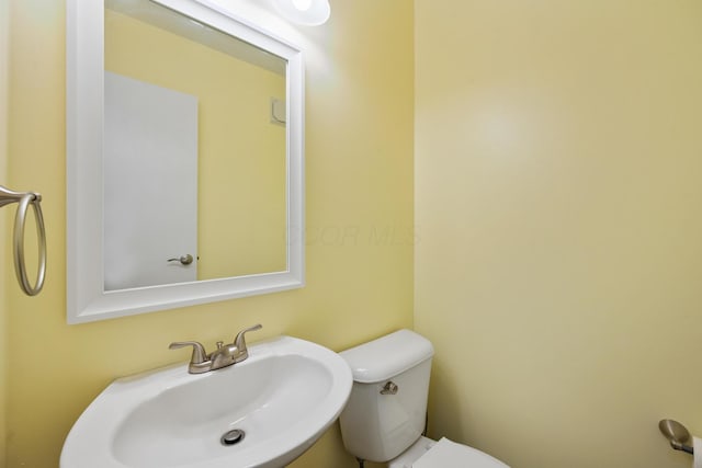 566 Harding Ln, Delaware, OH 43015 - bathroom featuring a sink and toilet