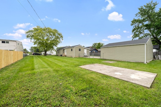 1006 Midland Ave, Columbus, OH 43223 - view of yard with a patio area and a residential view